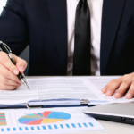 découvrez le délai légal entre la mise à pied conservatoire et le licenciement, un guide essentiel pour les employeurs afin de respecter la législation et gérer efficacement les procédures disciplinaires.